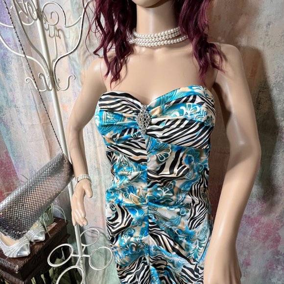 ๐Eye-catching Strapless Figure-Hugging Trumpet Prom - Formal - Evening Gown - Picture 3 of 16